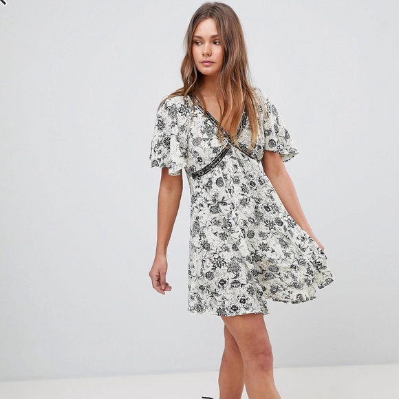 En Creme V-Neck Dress with Front Beading - Picture 6 of 6